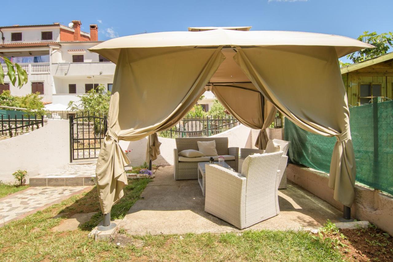 Apartments Dora Porec Exterior photo