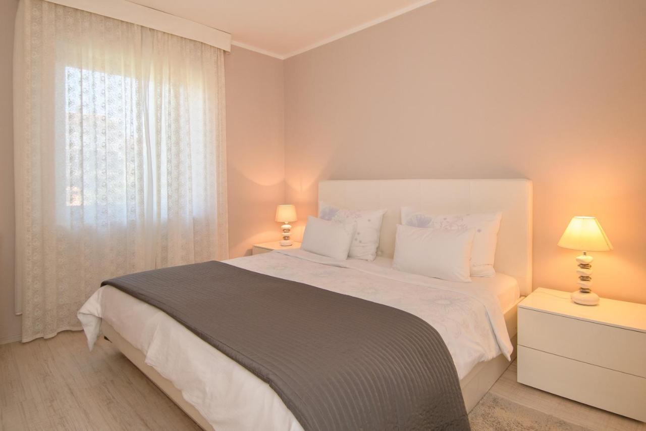 Apartments Dora Porec Exterior photo